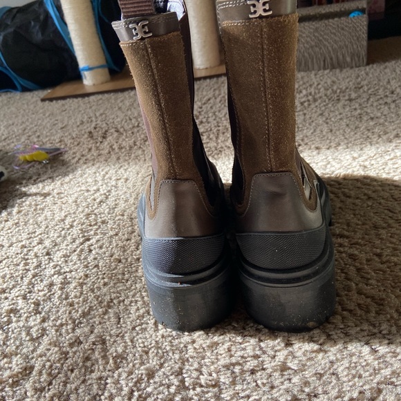 Sam Edelman Lulia Chelsea Boot - Picture 5 of 9